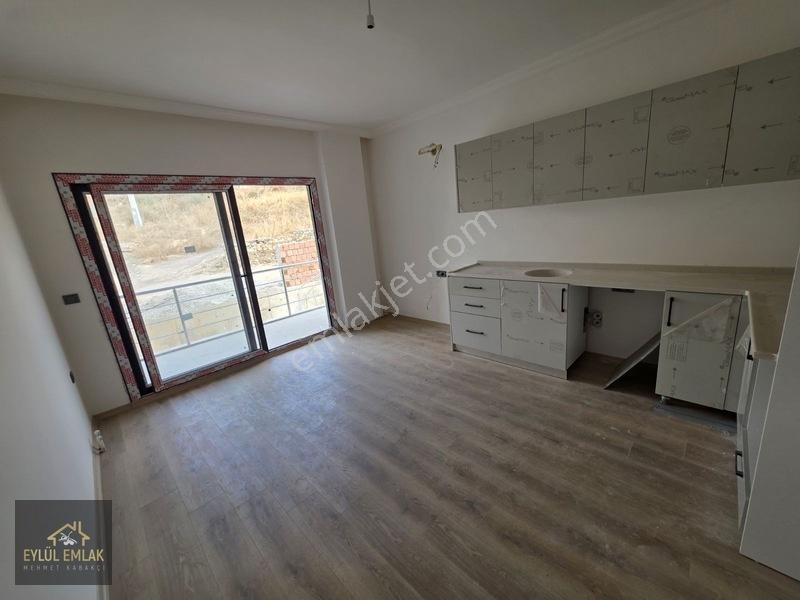 Mumcularda Satılık 1+1 Orta Kat Daire — fotoğraf 12