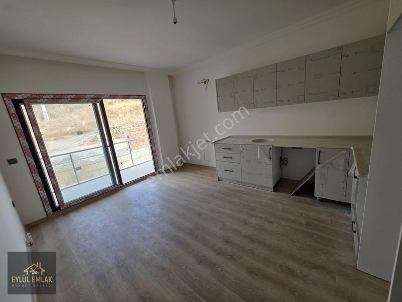 Mumcularda Satılık 1+1 Orta Kat Daire — fotoğraf 13