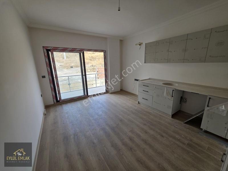 Mumcularda Satılık 1+1 Orta Kat Daire — fotoğraf 14