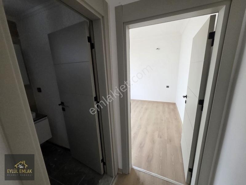 Mumcularda Satılık 1+1 Orta Kat Daire — fotoğraf 16