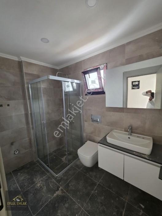Mumcularda Satılık 1+1 Orta Kat Daire — fotoğraf 17
