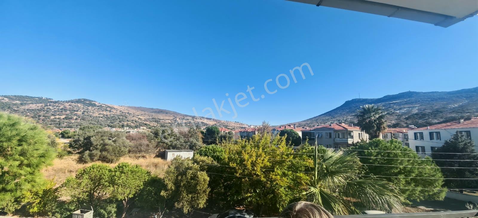 Foça Atatürk Mahallesinde Satılık 3+1 — fotoğraf 2