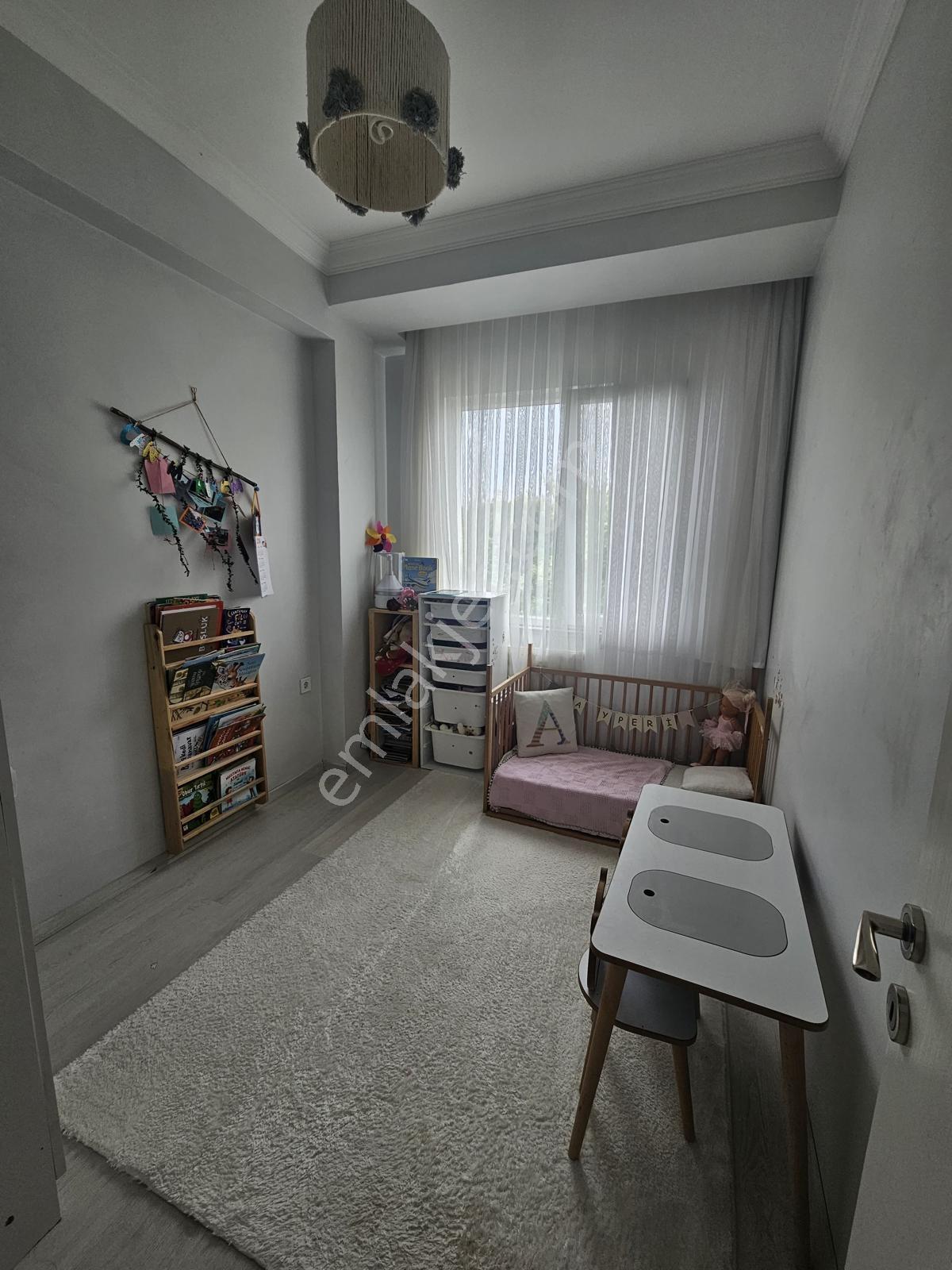 Ege Emlak'tan Çarşı İçerisinde Ara Kat Satılık 2+1 Daire — fotoğraf 4