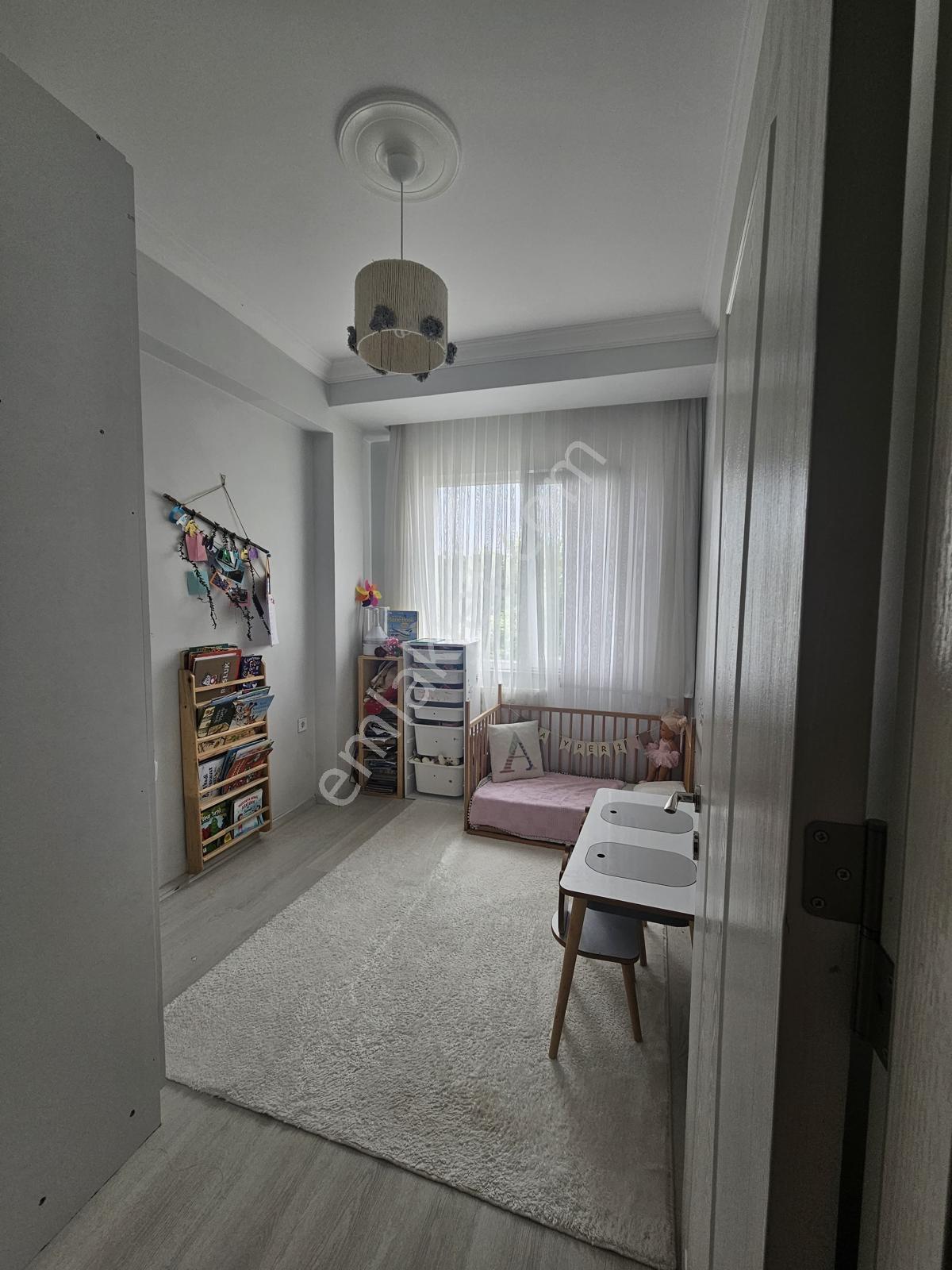 Ege Emlak'tan Çarşı İçerisinde Ara Kat Satılık 2+1 Daire — fotoğraf 7