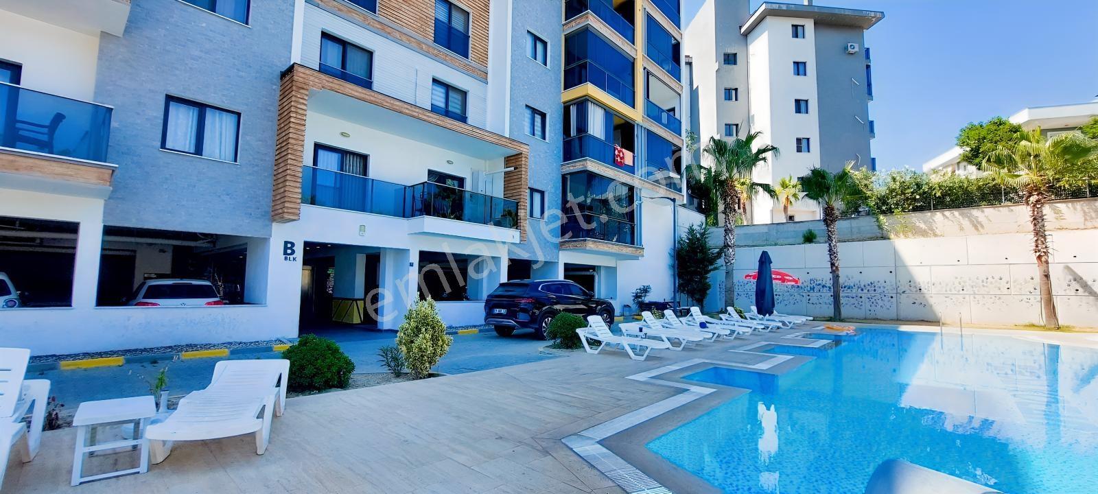 Doğalgazlı Havuzlu Sitede Geniş 3+1 Daire — fotoğraf 2