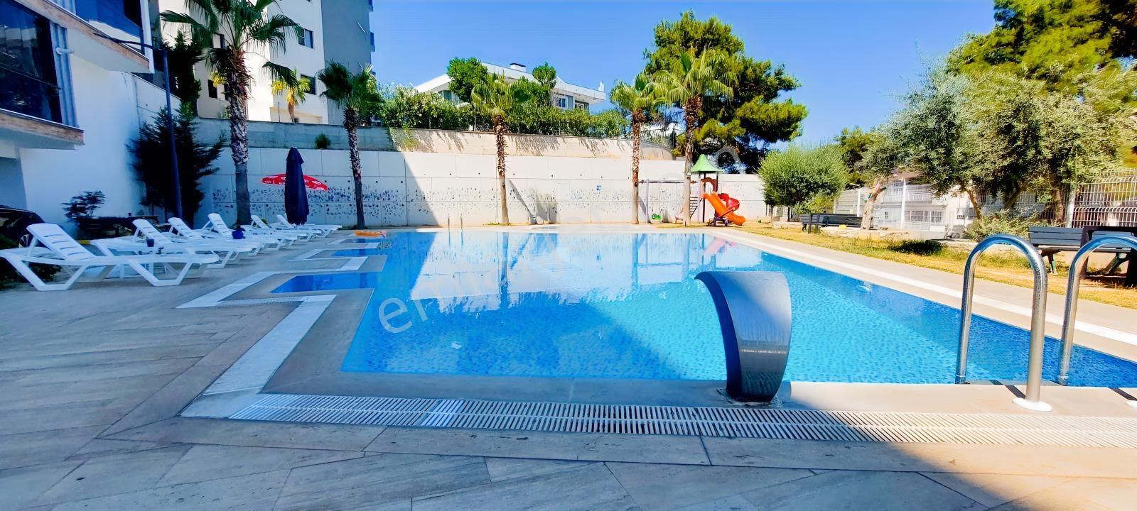 Doğalgazlı Havuzlu Sitede Geniş 3+1 Daire — fotoğraf 3