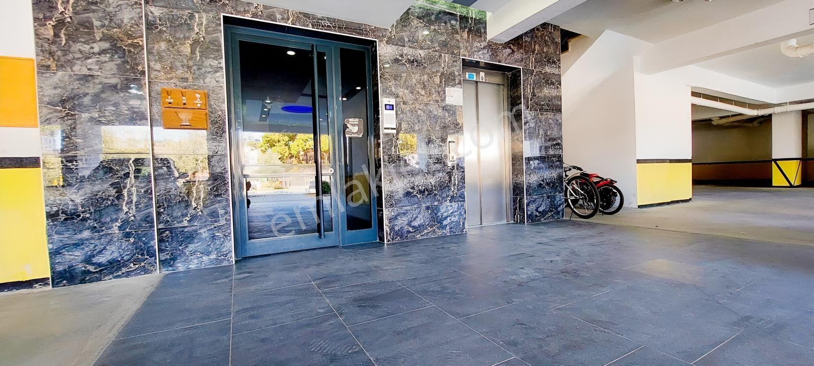 Doğalgazlı Havuzlu Sitede Geniş 3+1 Daire — fotoğraf 22