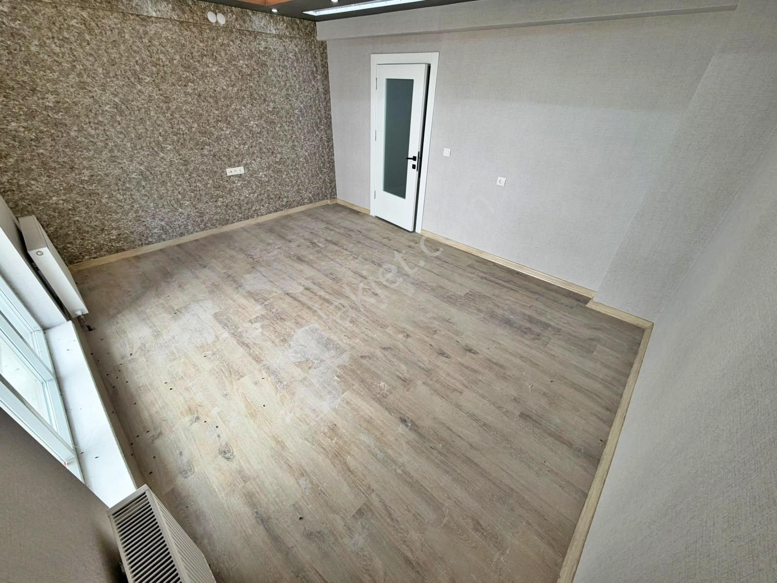 Yuvam'dan Kat Konumunda Kuruş Masrafsız Geniş Acil Satılık Daire — fotoğraf 14