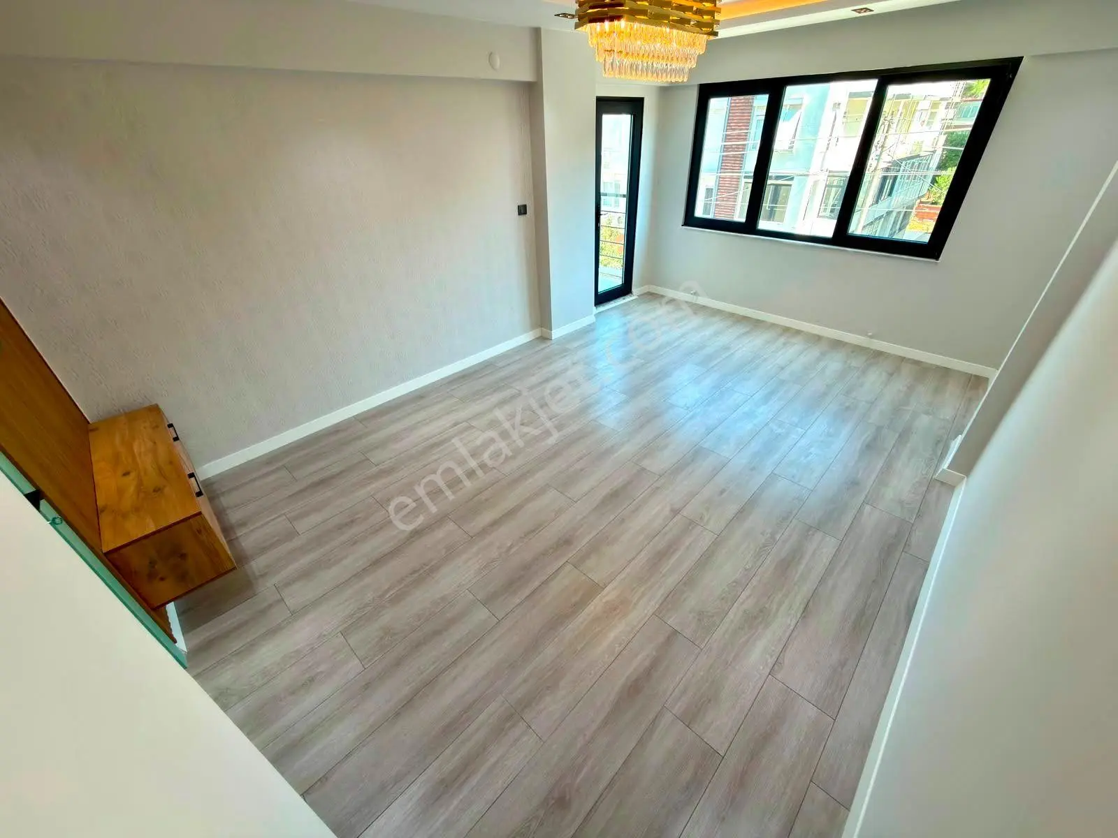 Referans'tan Akçay Merkez'de Ara Kat Ön Cephe Modern 2+1 Daire — fotoğraf 2