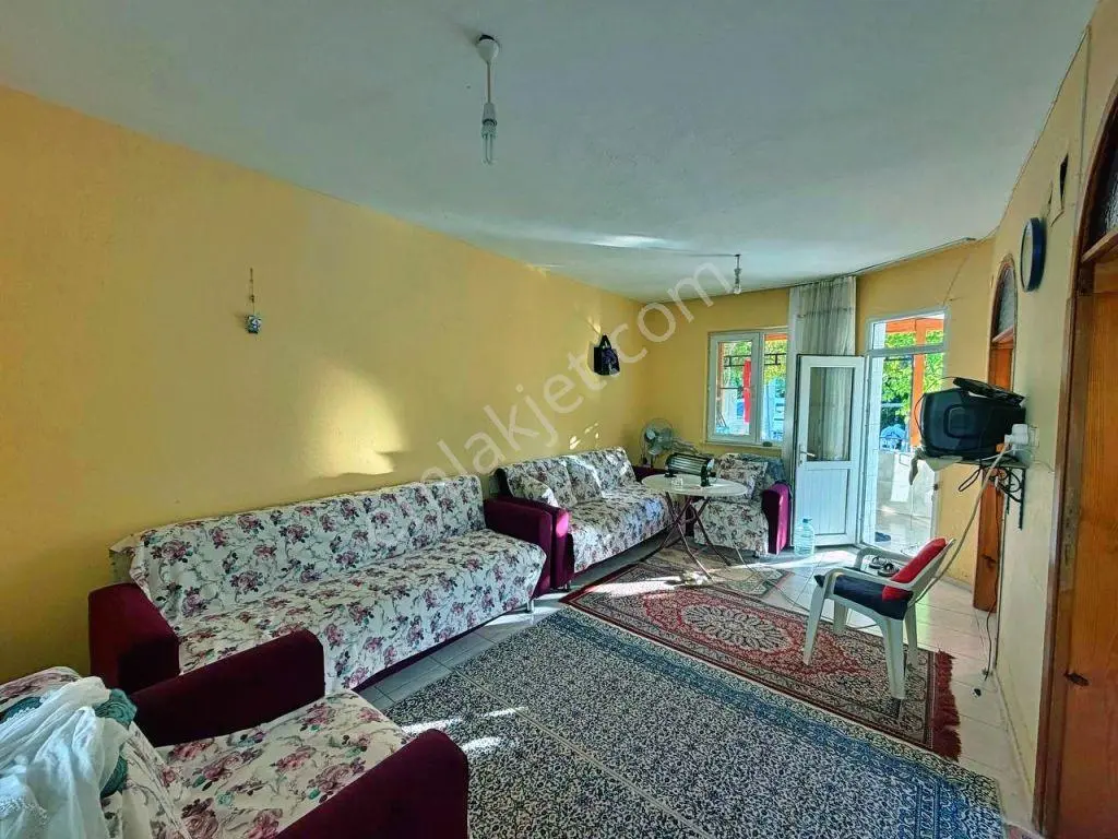 Uytundan Burhaniyede Site İçinde Havuzlu Bahçeli 3+1 Villa — fotoğraf 5