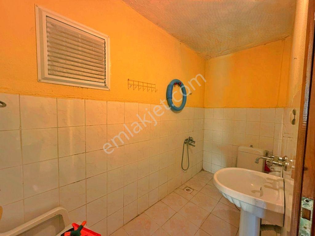 Uytundan Burhaniyede Site İçinde Havuzlu Bahçeli 3+1 Villa — fotoğraf 11