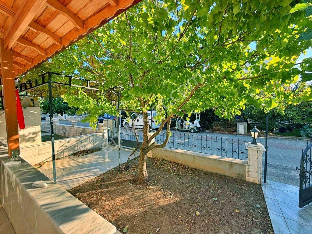 Uytundan Burhaniyede Site İçinde Havuzlu Bahçeli 3+1 Villa — fotoğraf 17
