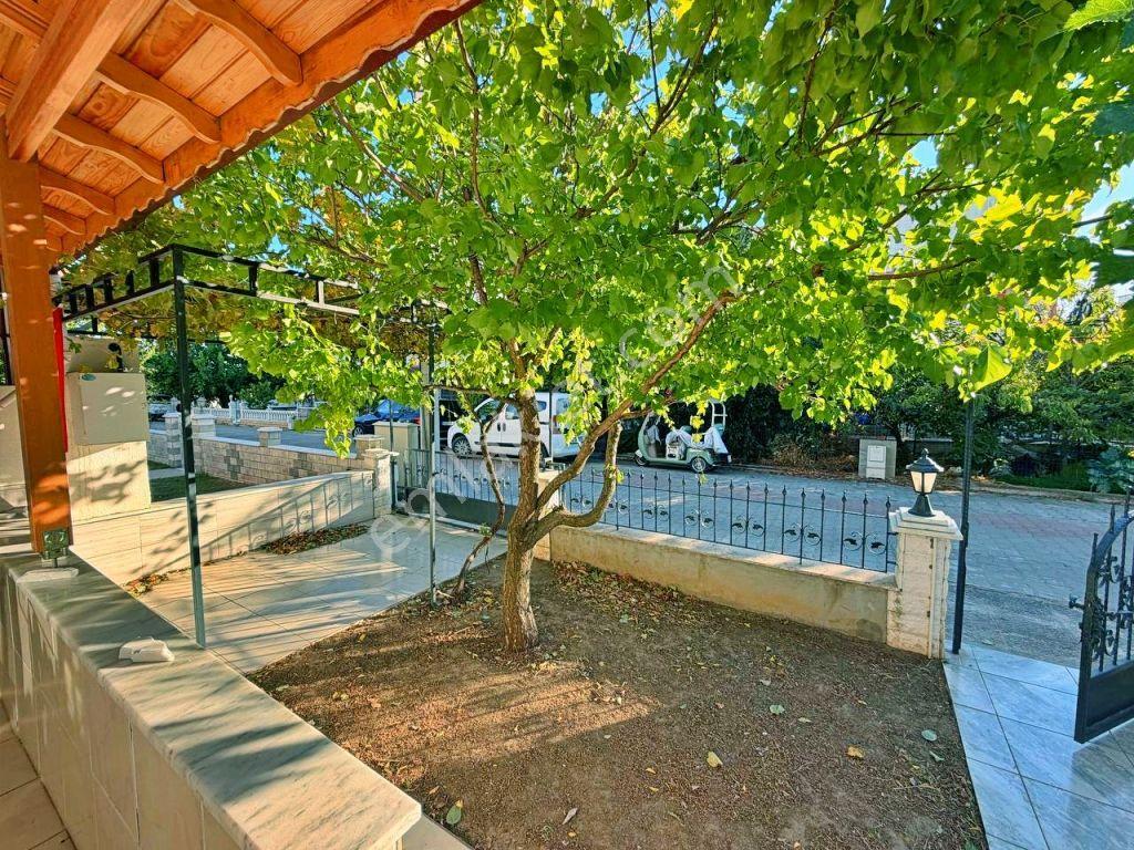 Uytundan Burhaniyede Site İçinde Havuzlu Bahçeli 3+1 Villa — fotoğraf 24