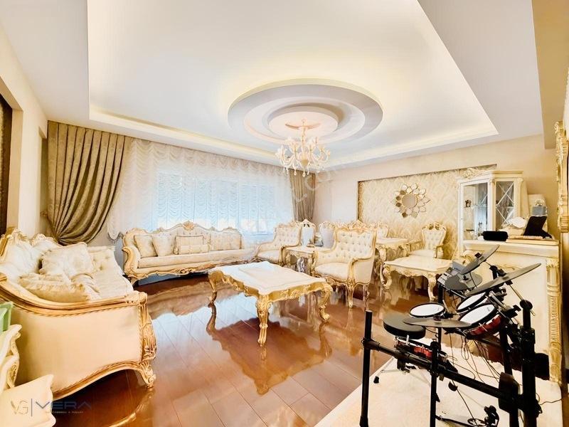 Batıkentte Jakuzili Satılık 4+1, 3 Cepheli Çift Balkonlu Daire — fotoğraf 3