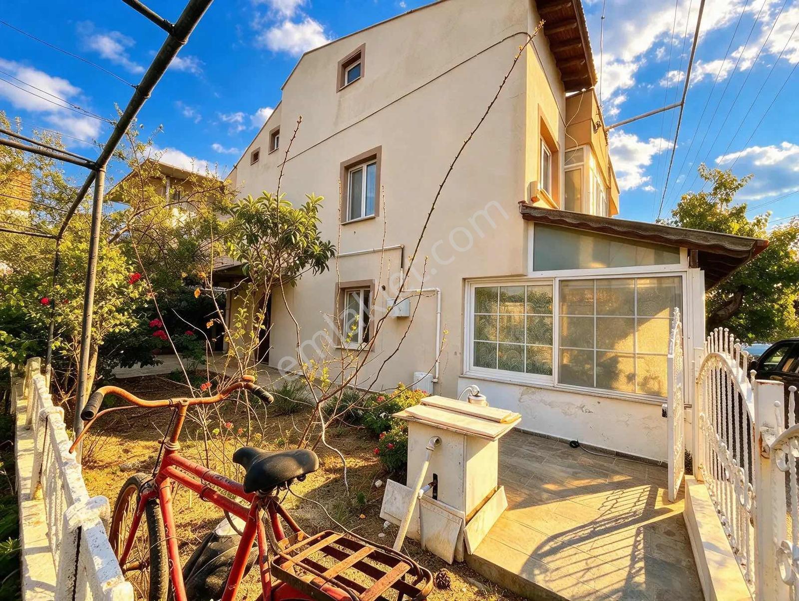 Urla Atatürk Mahallesinde Denize Yakın Geniş 4+1 Villa — fotoğraf 4
