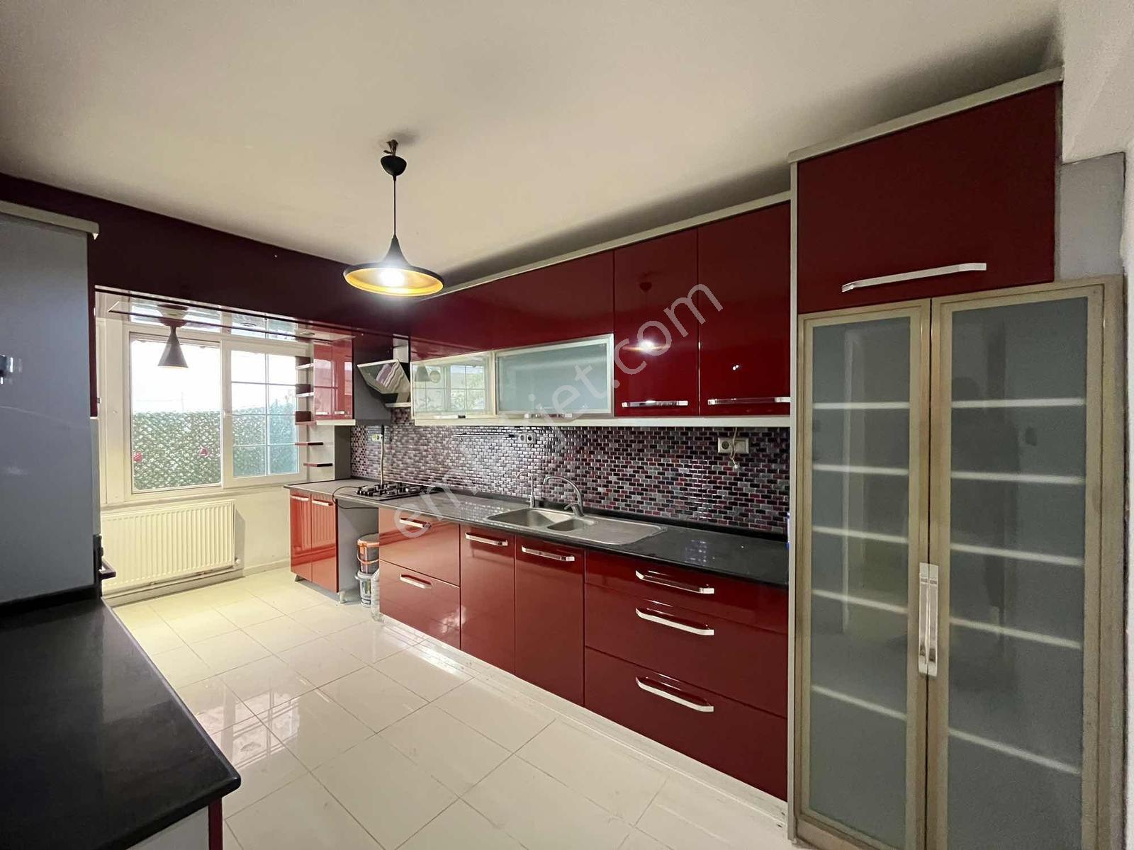 Urla Atatürk Mahallesinde Denize Yakın Geniş 4+1 Villa — fotoğraf 5