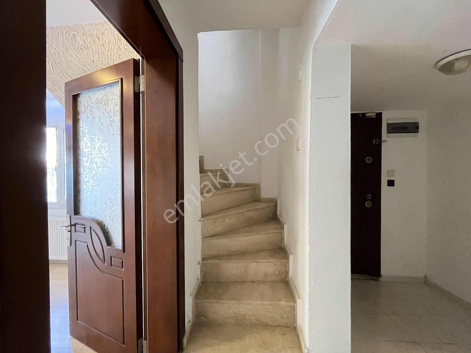 Urla Atatürk Mahallesinde Denize Yakın Geniş 4+1 Villa — fotoğraf 10