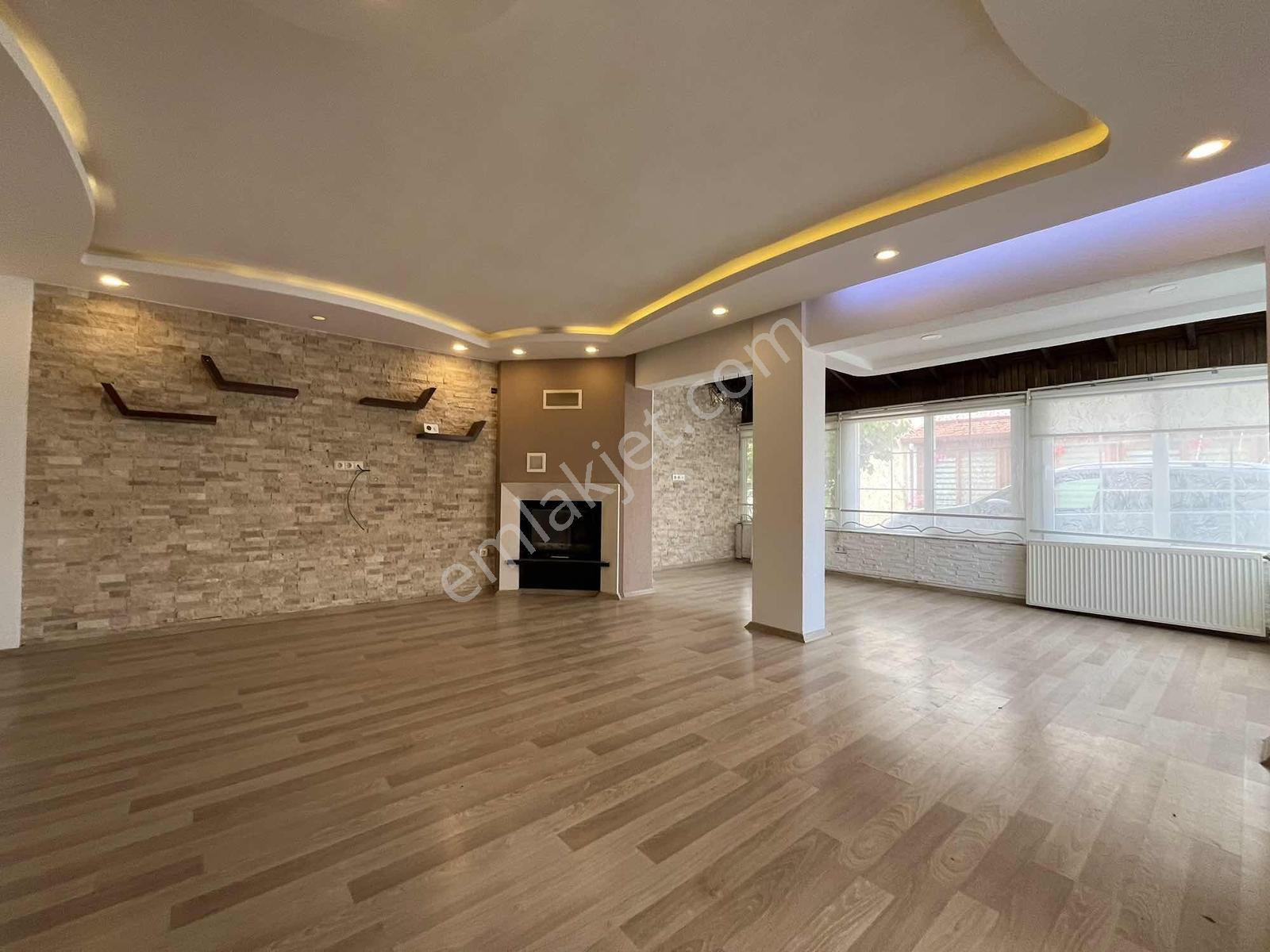 Urla Atatürk Mahallesinde Denize Yakın Geniş 4+1 Villa — fotoğraf 11