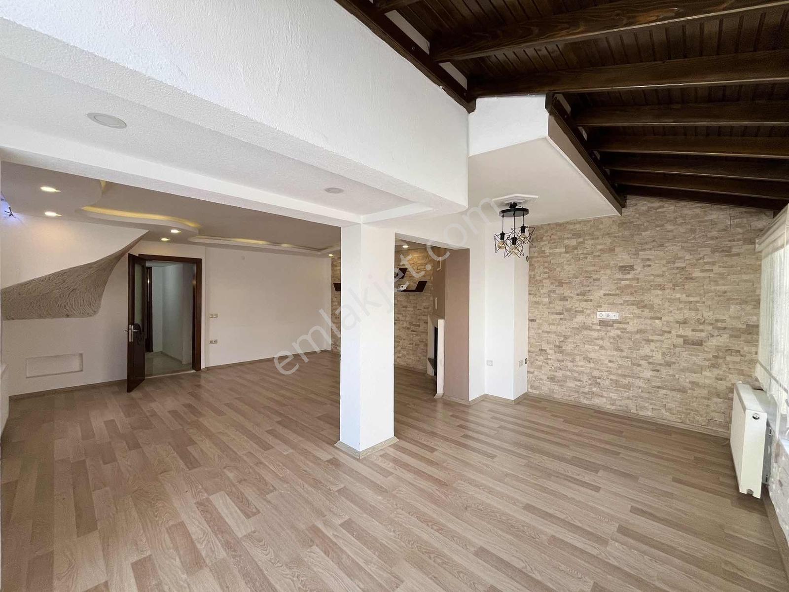 Urla Atatürk Mahallesinde Denize Yakın Geniş 4+1 Villa — fotoğraf 15