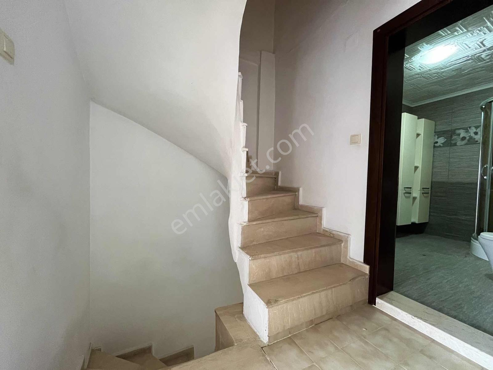 Urla Atatürk Mahallesinde Denize Yakın Geniş 4+1 Villa — fotoğraf 25
