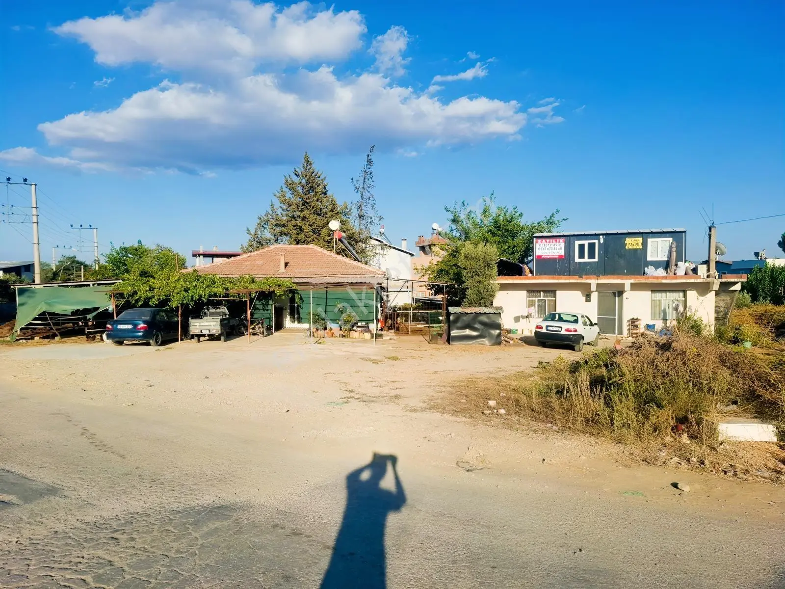 İçinde Numaratjlı 2+1 Evi Olan Satılık Hisse — fotoğraf 2