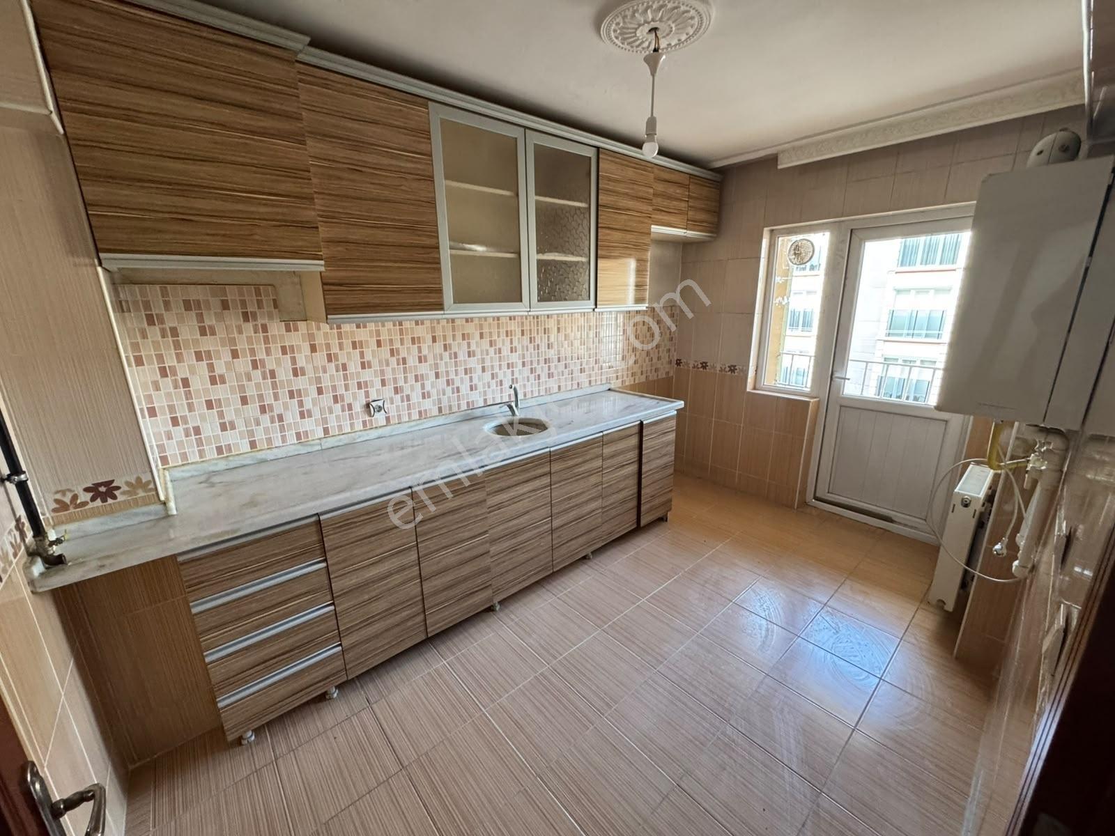 Malazgirt Mah. 3+1 Bağımsız Katta Cadde Üzeri Asansörlü Daire — fotoğraf 2