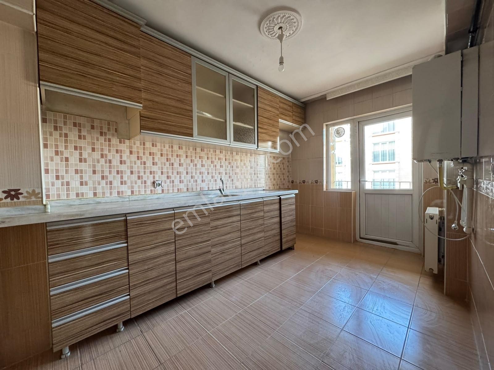Malazgirt Mah. 3+1 Bağımsız Katta Cadde Üzeri Asansörlü Daire — fotoğraf 5