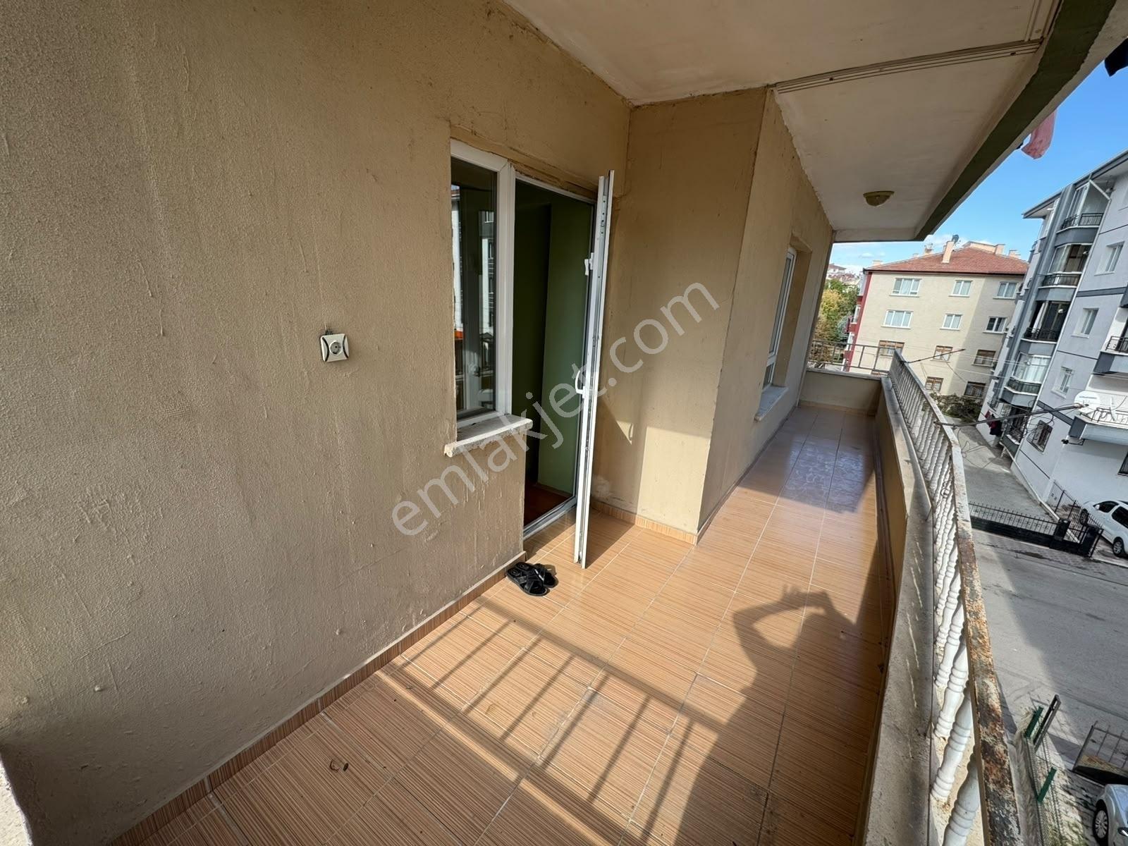 Malazgirt Mah. 3+1 Bağımsız Katta Cadde Üzeri Asansörlü Daire — fotoğraf 33