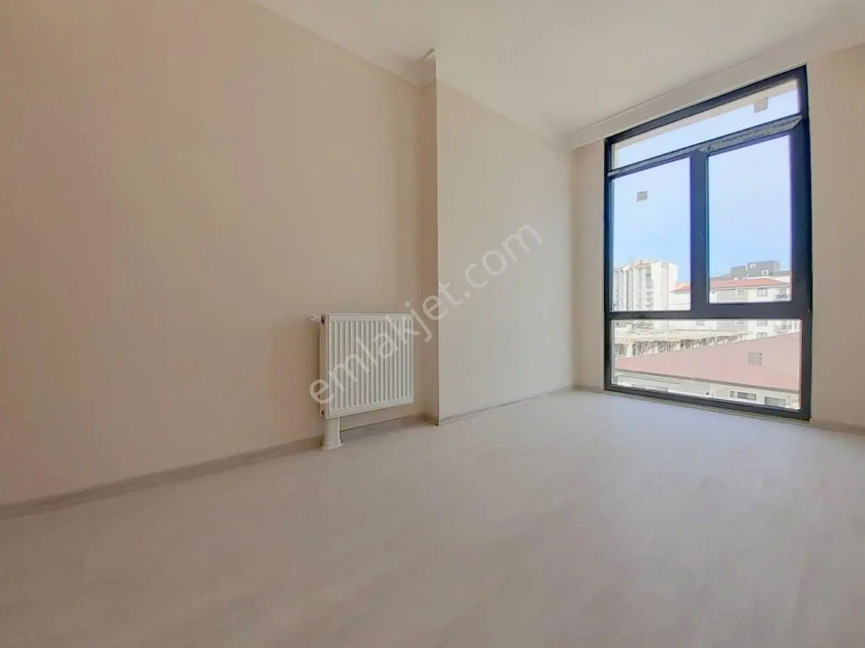 Mertcan'dan Havuzlu Güvenlikli Sitede Ara Kat 2+1 Daire — fotoğraf 12