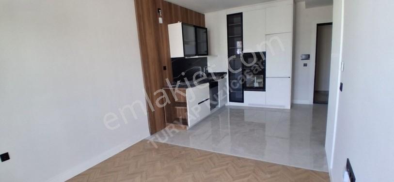 Seçenekli Gamador Parla Buyuk Tıp Balkonlu Satılık 1+1 — fotoğraf 4