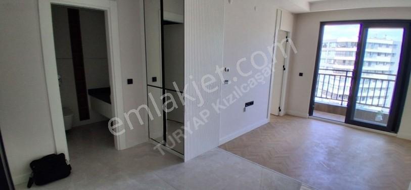 Seçenekli Gamador Parla Buyuk Tıp Balkonlu Satılık 1+1 — fotoğraf 6