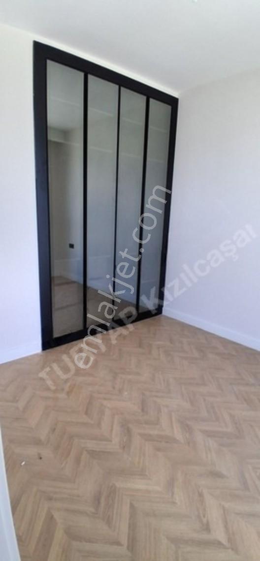Seçenekli Gamador Parla Buyuk Tıp Balkonlu Satılık 1+1 — fotoğraf 14