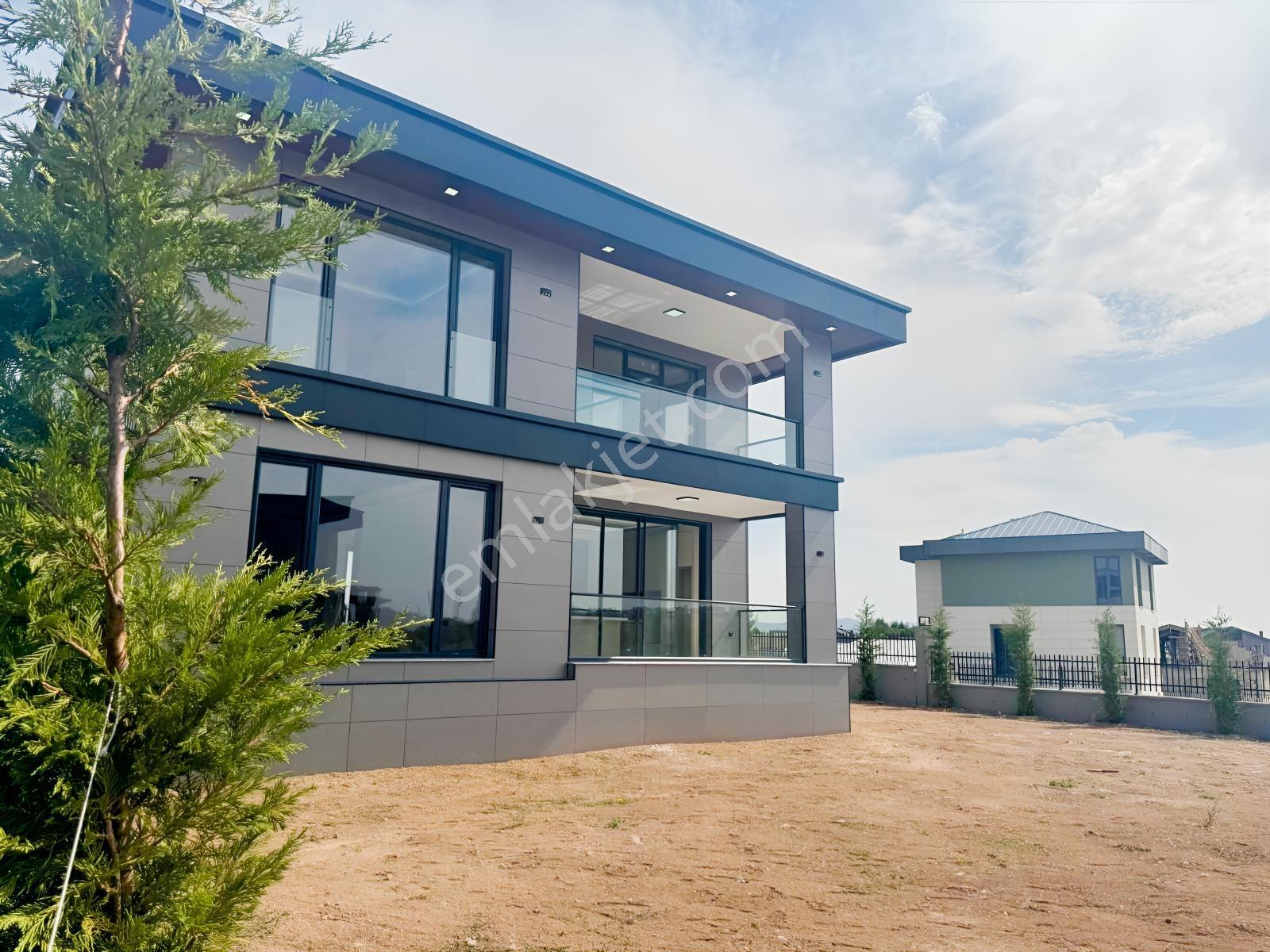 Gölbaşı Site İçerisi Havuz Sauna Emsalsiz Tripleks Villa