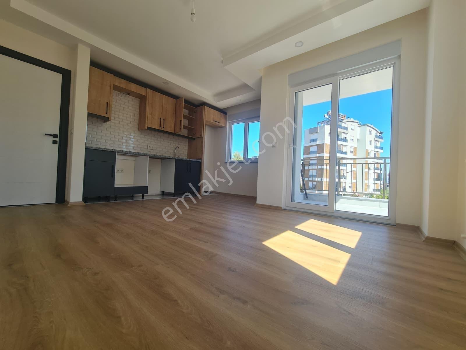 Aydoğmuş Mah.Sıfır Asansörlü 1.Kat 1+1 70 M² Daire