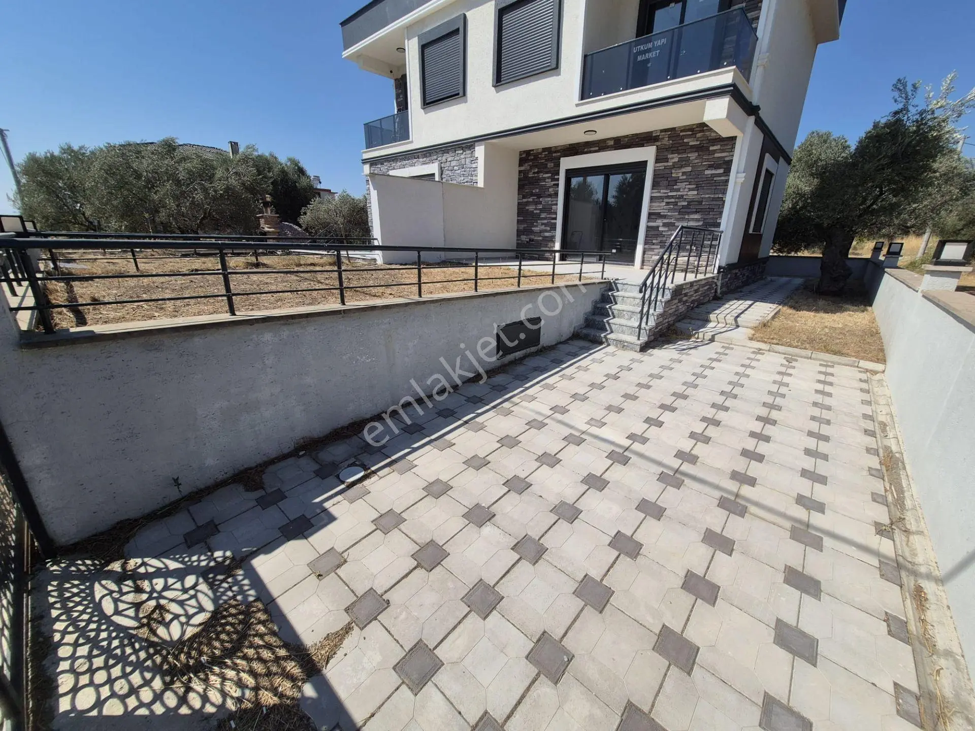 Güre'de Satılık Sıfır Bahçeli Villa — fotoğraf 2