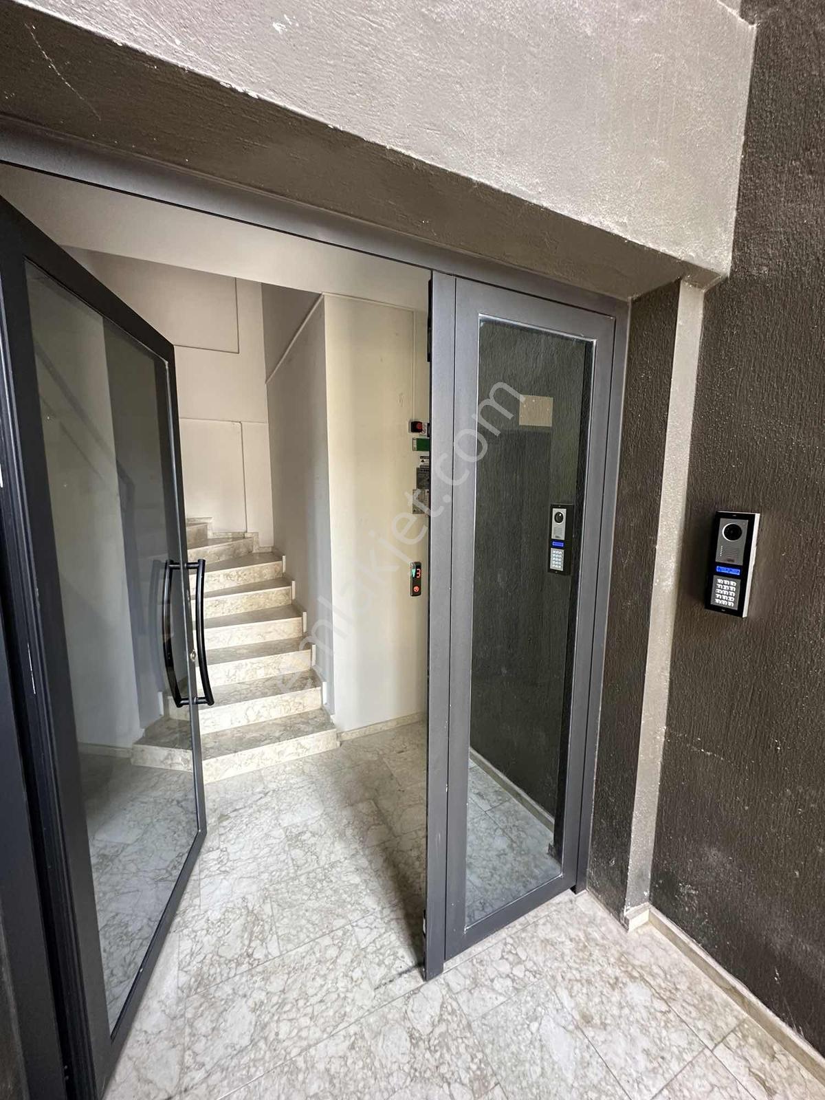 Zafer'de İzkar Corner'de 3+1 Daire, Giyinme Odalı, Lüks — fotoğraf 8