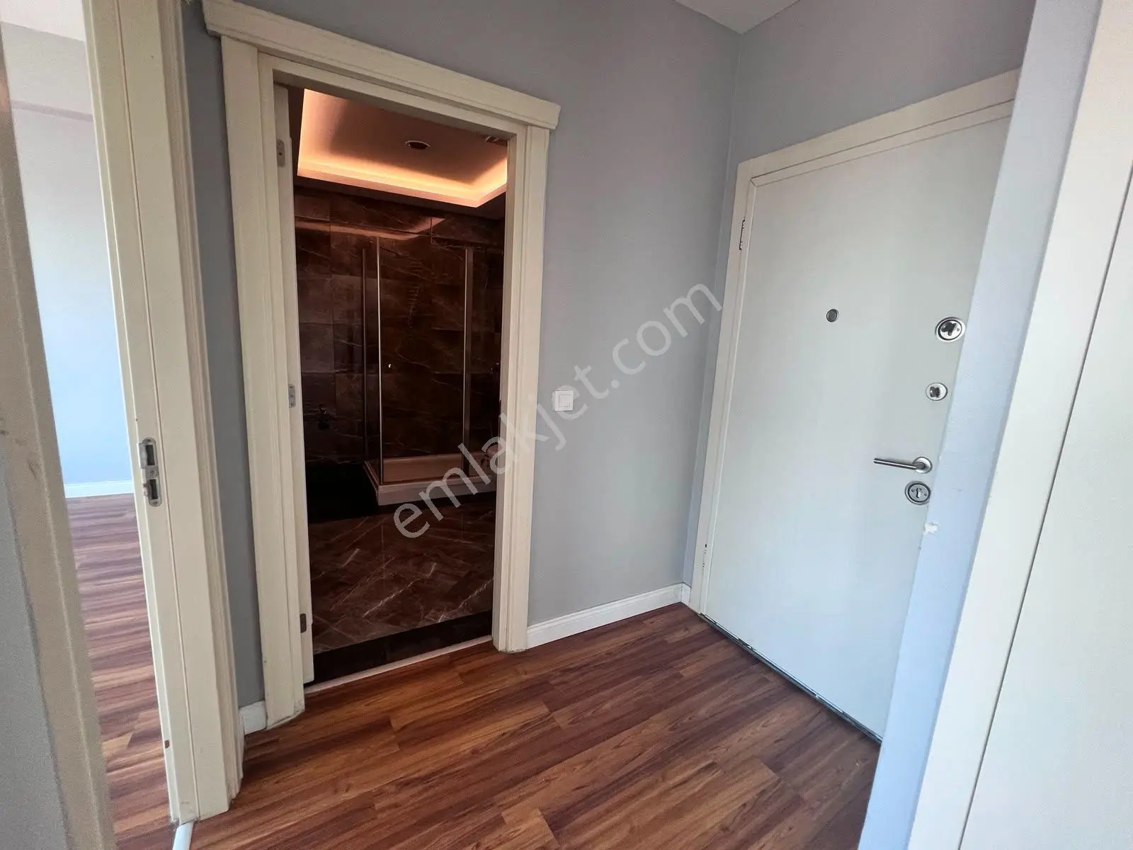 Kiptaş Venezia Mega Satılık Boş Temiz Ferah 1+1 Daire — fotoğraf 4
