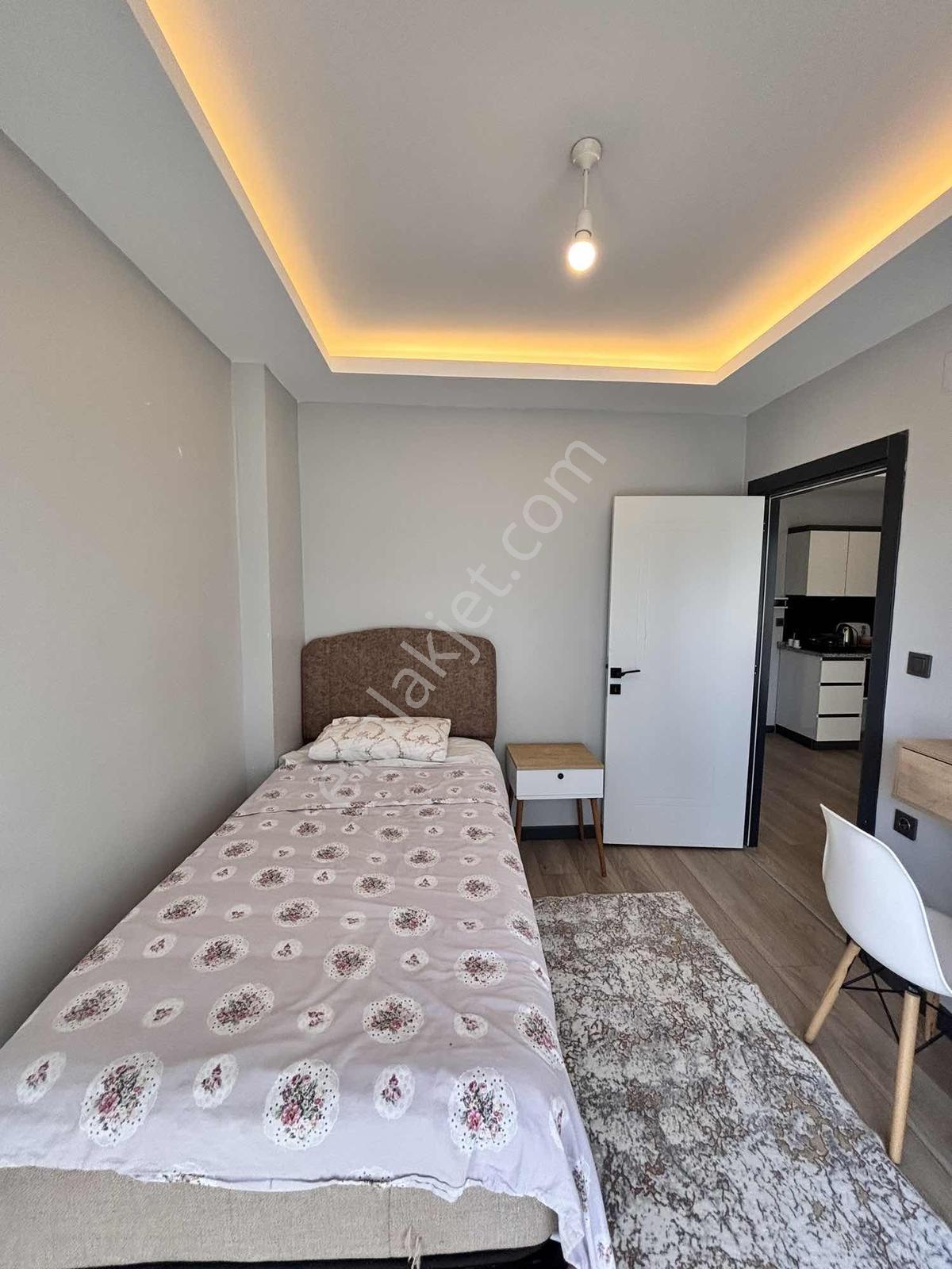 Çınarlı'da Bulvar Yanı Villa Conceptli Bahçeli 1+1 Eşyalı Satılı — fotoğraf 24