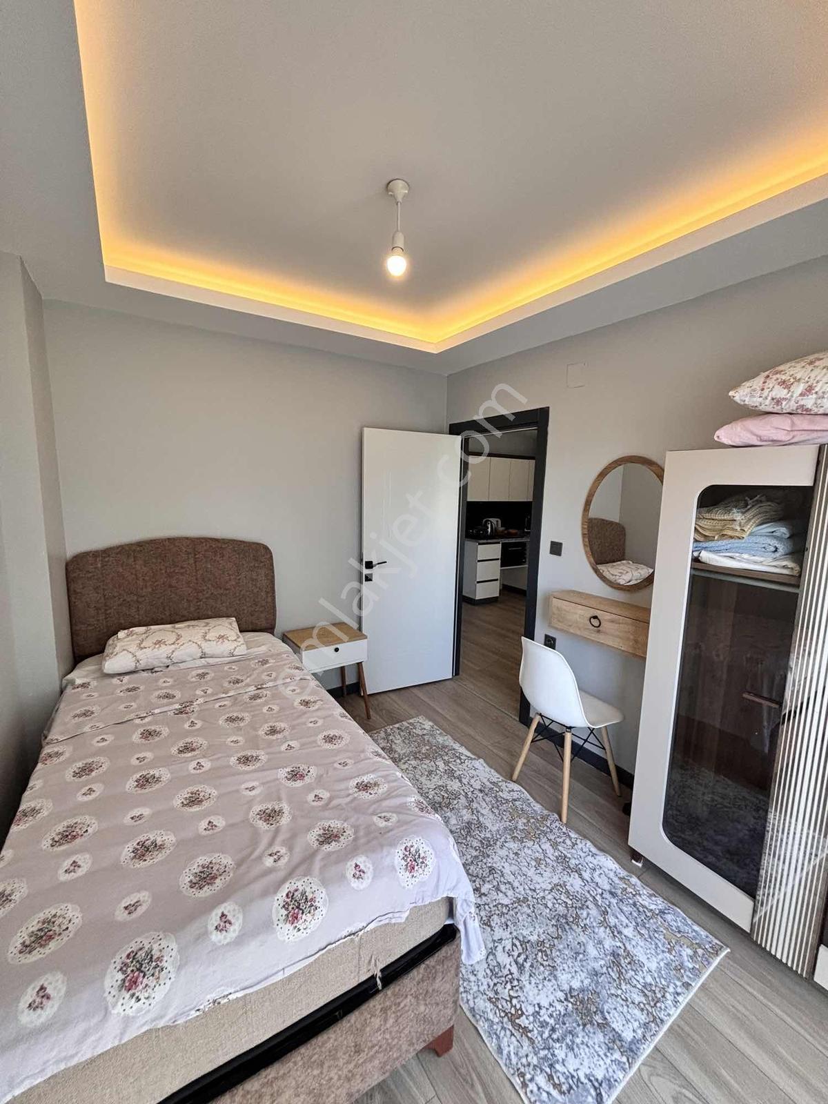 Çınarlı'da Bulvar Yanı Villa Conceptli Bahçeli 1+1 Eşyalı Satılı — fotoğraf 26