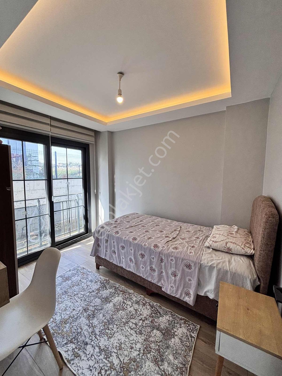 Çınarlı'da Bulvar Yanı Villa Conceptli Bahçeli 1+1 Eşyalı Satılı — fotoğraf 27