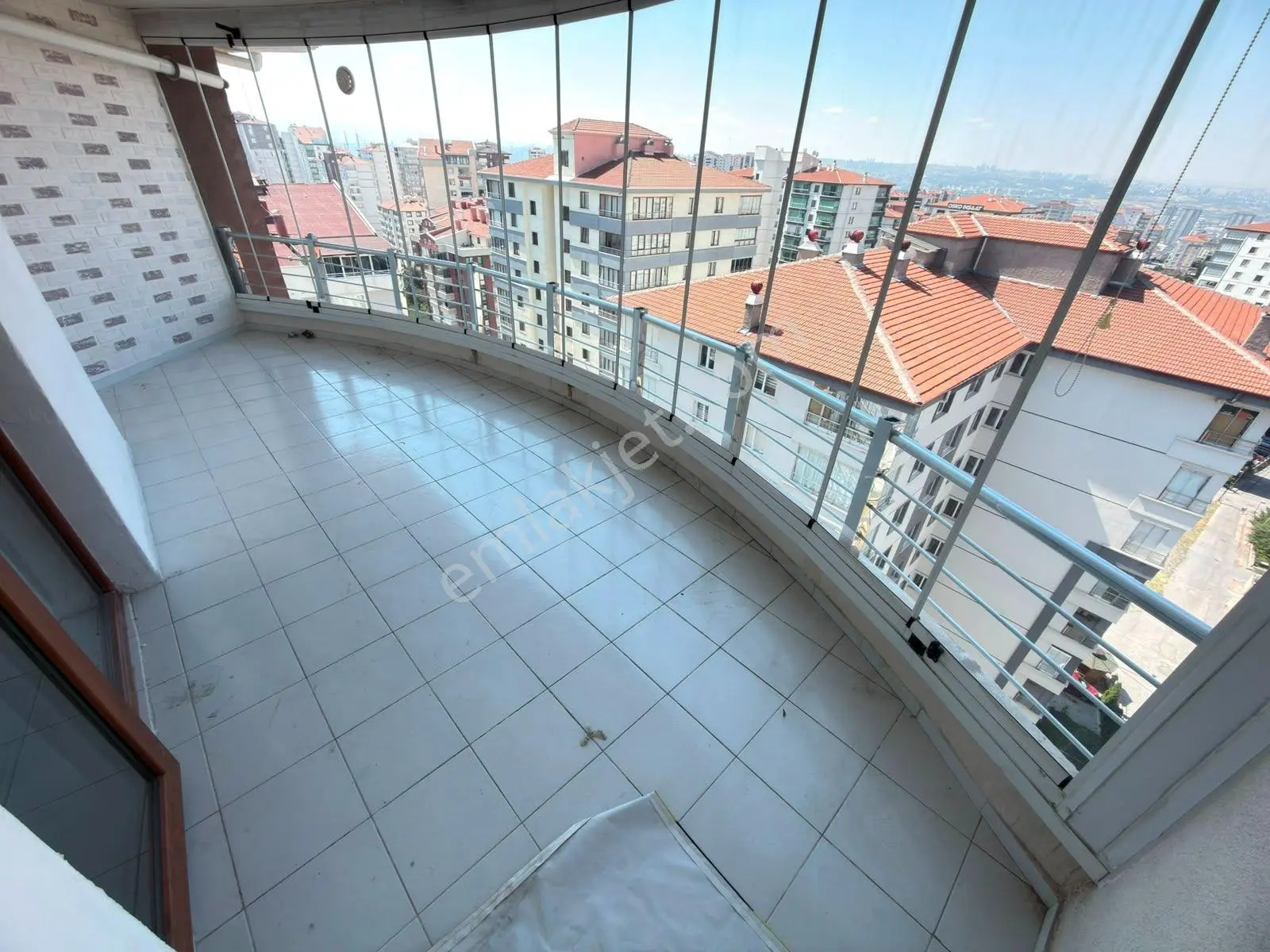 Kariyer'den Site İçinde Yüksek Katta Balkonlu Manzara 3+1 Daire — fotoğraf 8