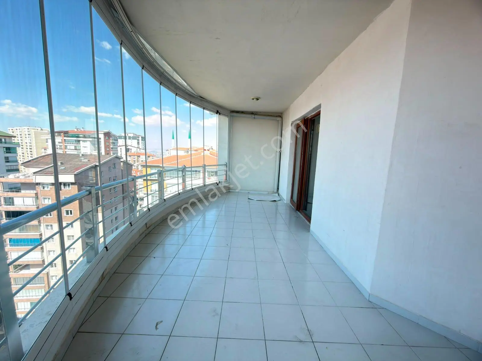 Kariyer'den Site İçinde Yüksek Katta Balkonlu Manzara 3+1 Daire — fotoğraf 9