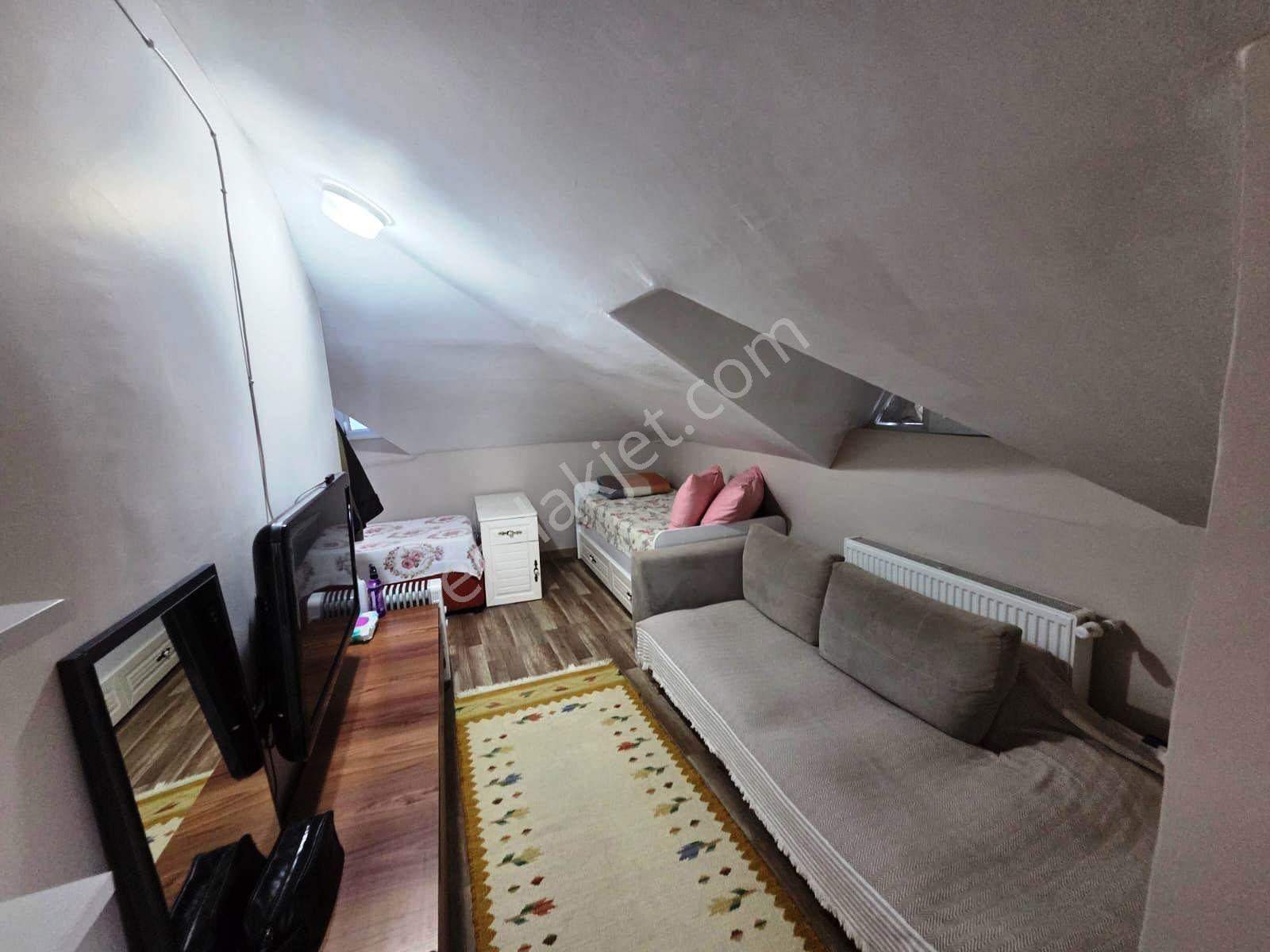 Armağanevler Akdeniz Cadd.cephe 17 Yıllık 115m2 Satılık Dubleks — fotoğraf 11