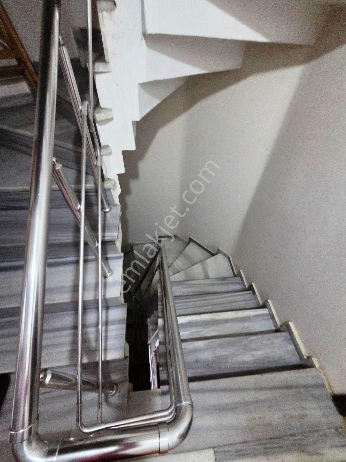 Armağanevler Akdeniz Cadd.cephe 17 Yıllık 115m2 Satılık Dubleks — fotoğraf 14