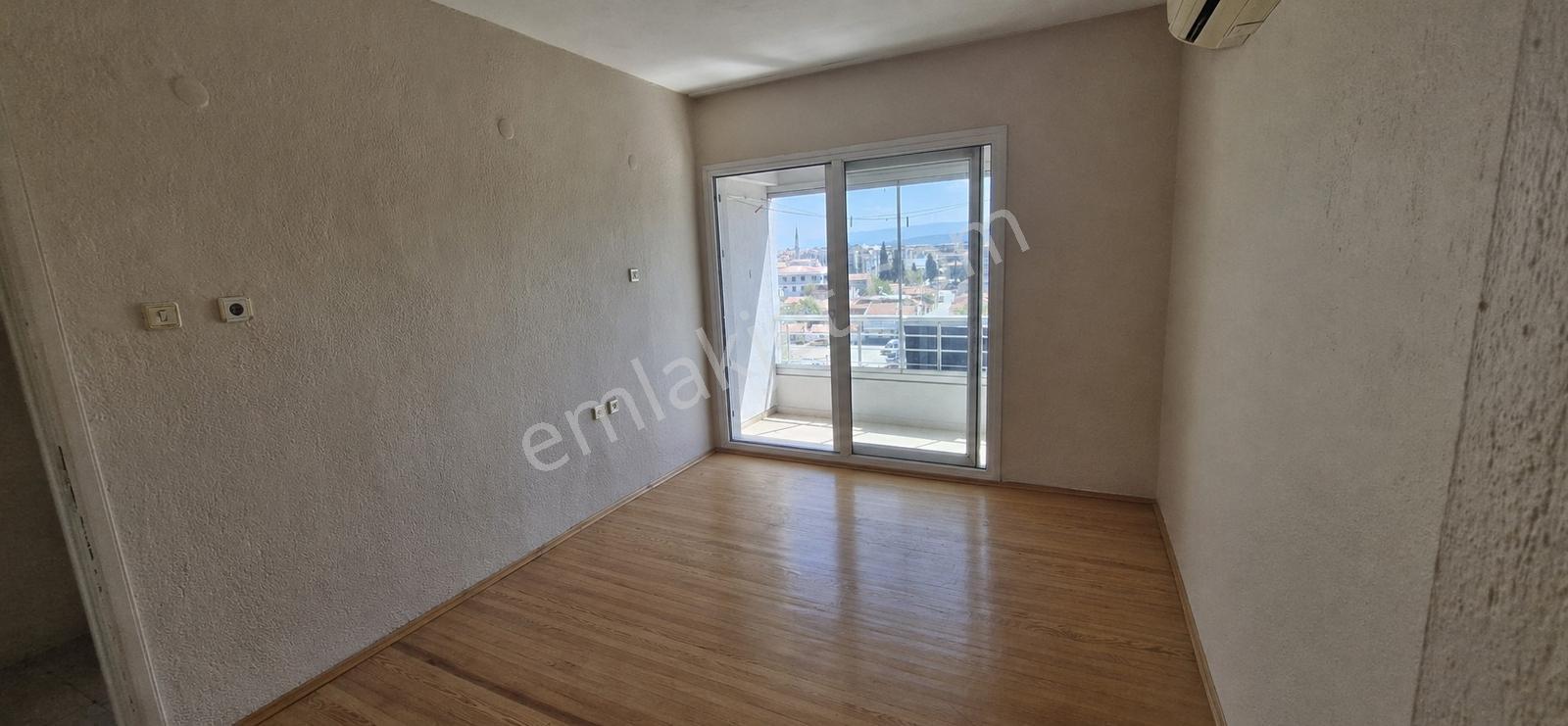 C.b. Route | Bergama'da Merkezi Konumda Satılık 3+1 Geniş Daire — fotoğraf 11