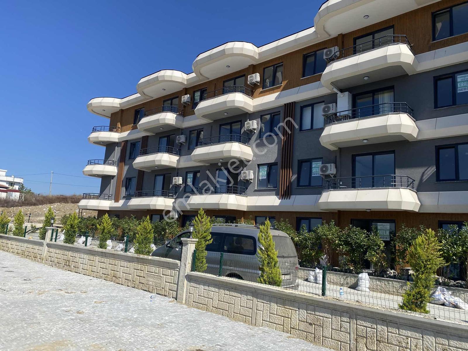 Yüzme Havuzlu Tek Kat 4+1 — fotoğraf 2