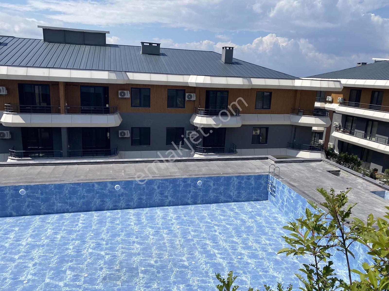 Yüzme Havuzlu Tek Kat 4+1 — fotoğraf 28