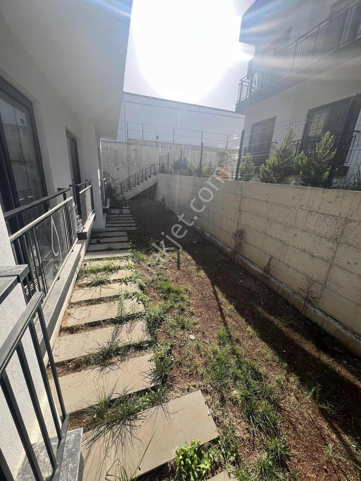 Kulepark~farkıyla~çınarlıda~bulvar~üzeri~villa~tipli~bahçeli~1+1 — fotoğraf 23