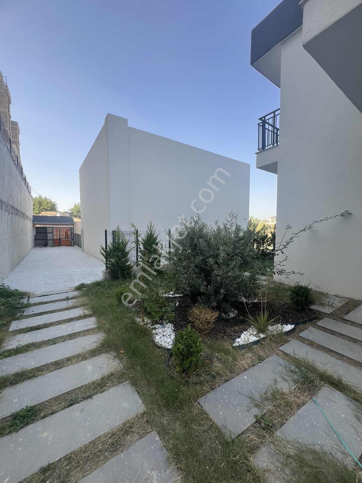 Kulepark~farkıyla~çınarlıda~bulvar~üzeri~villa~tipli~bahçeli~1+1 — fotoğraf 34