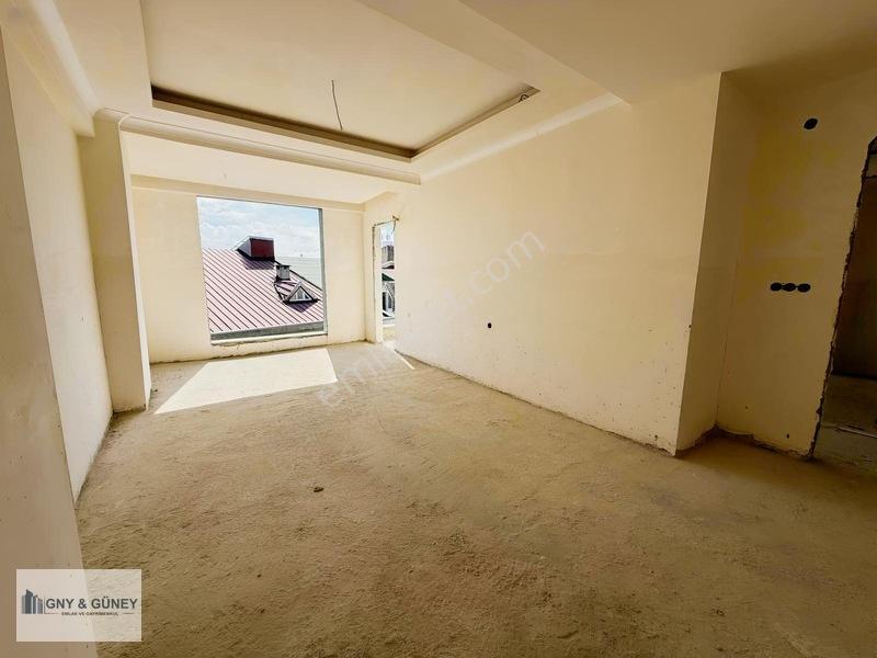 Güney Emlak'tan 2+1 Cadde Üstü Satılık Daıre — fotoğraf 3
